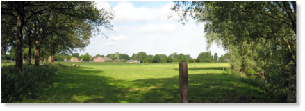 Zicht op onze voorkeurslocatie aan de Ravenhorsterweg, gelegen aan de rand van Losser. Het centrum is ongeveer 10 minuten lopen.